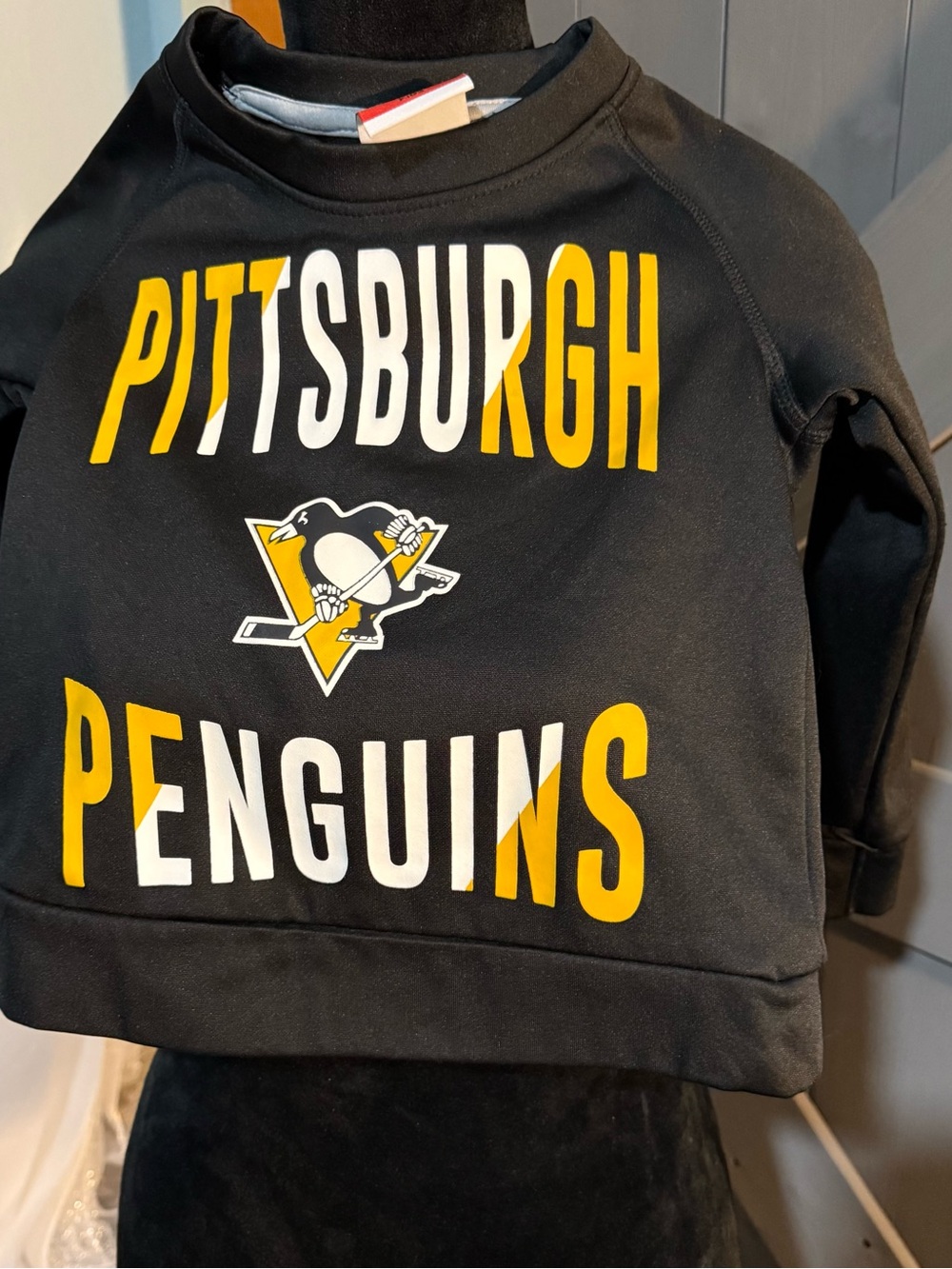 Pittsburgh Penguins Black & Gold Crewneck Sweatshirt size 4 youth